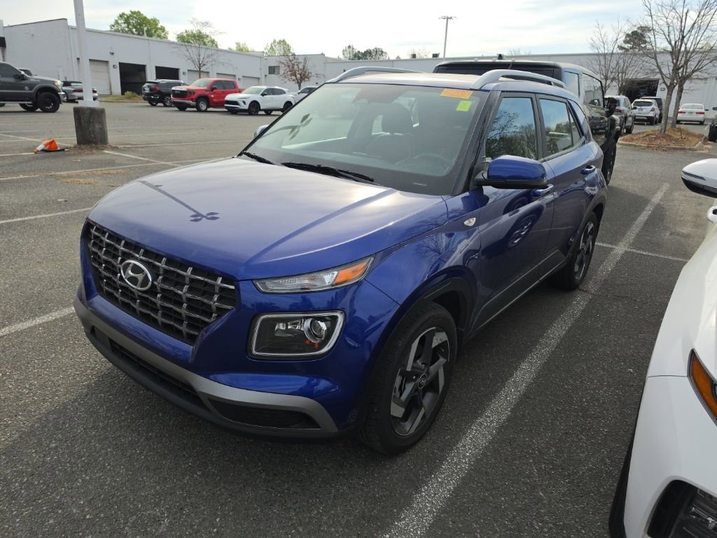 Used 2023 Hyundai Venue Limited image 1