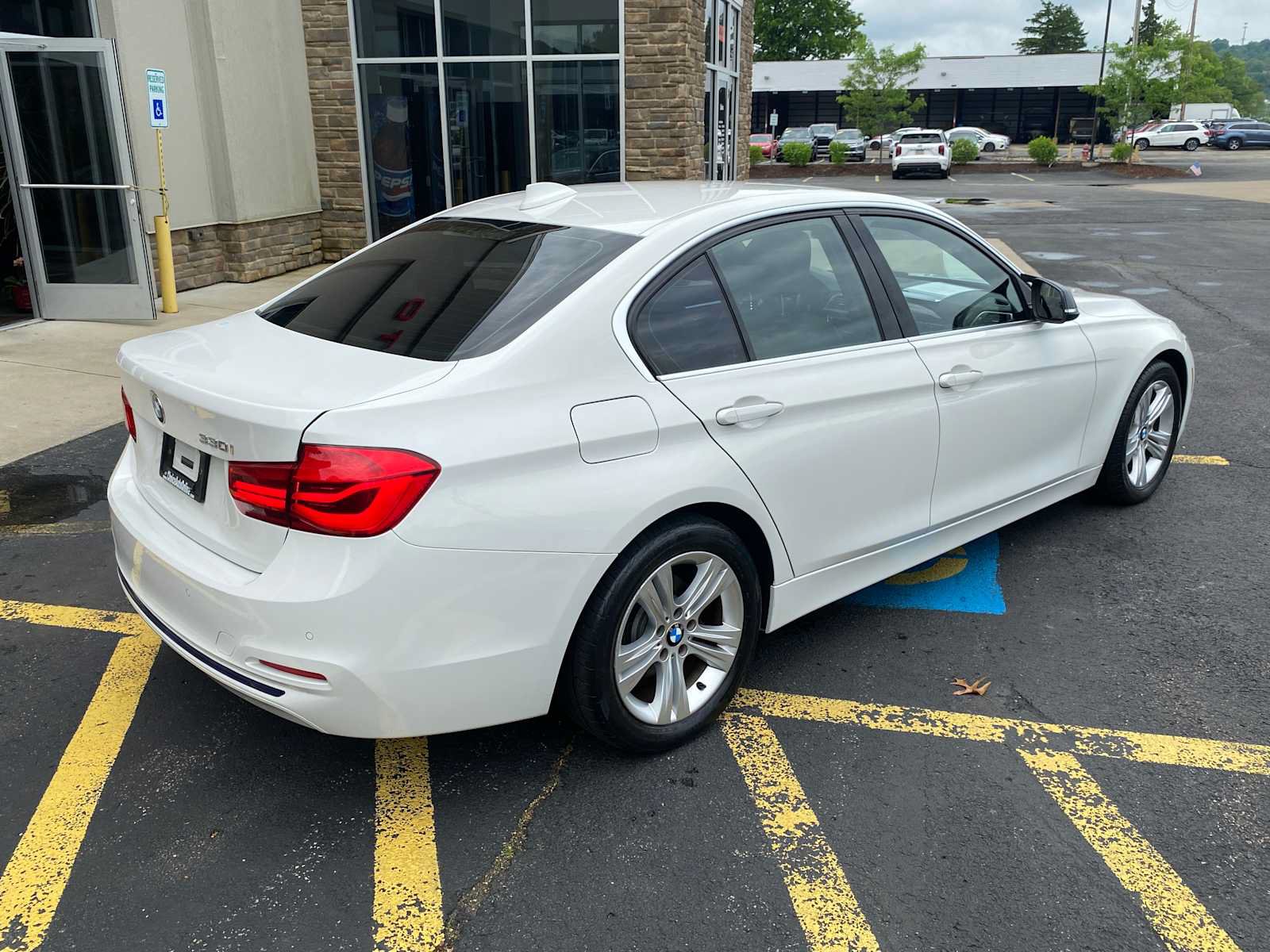 Used 2017 BMW 330i Sedan RWD image 2