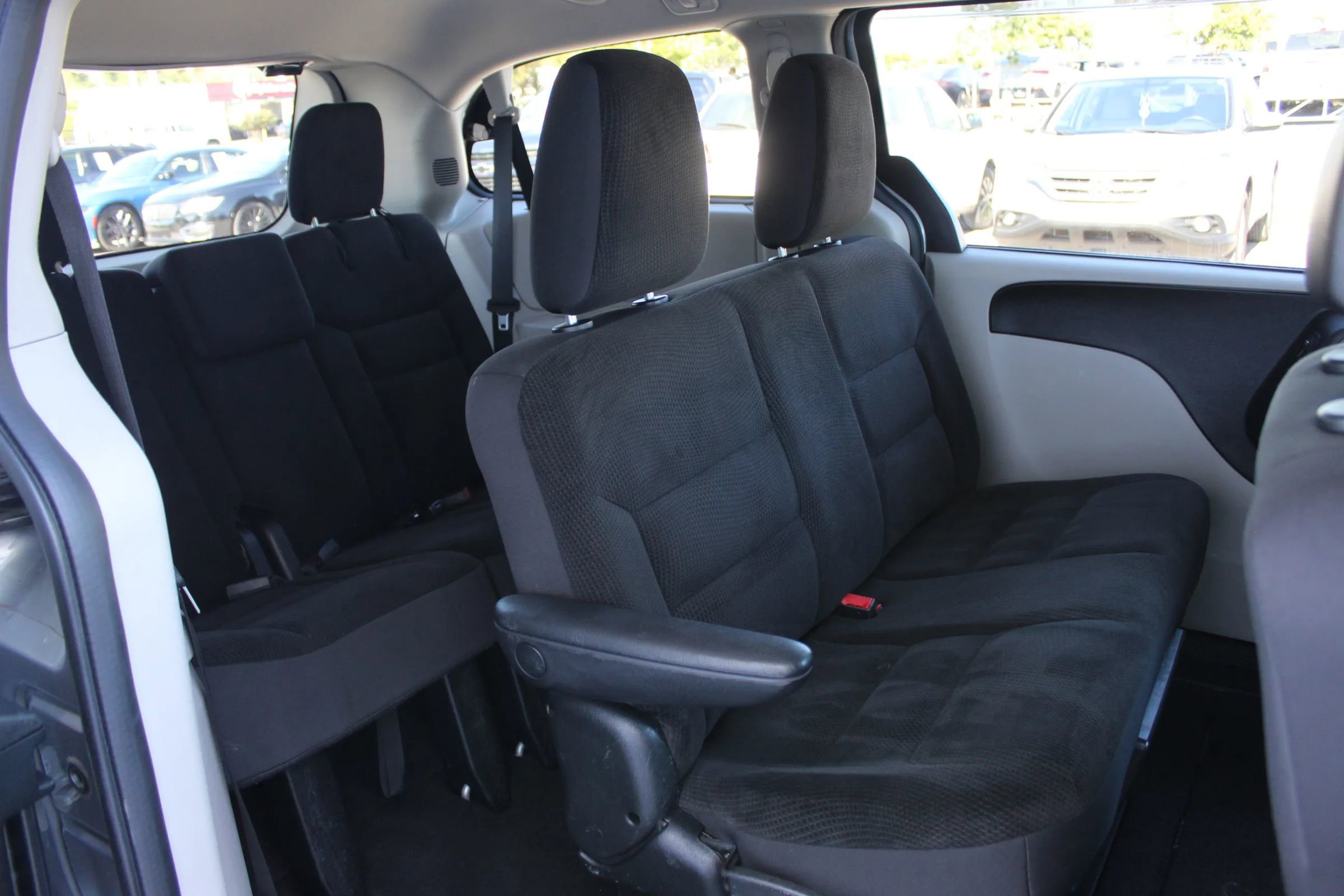 Used 2018 Dodge Grand Caravan SE image 19