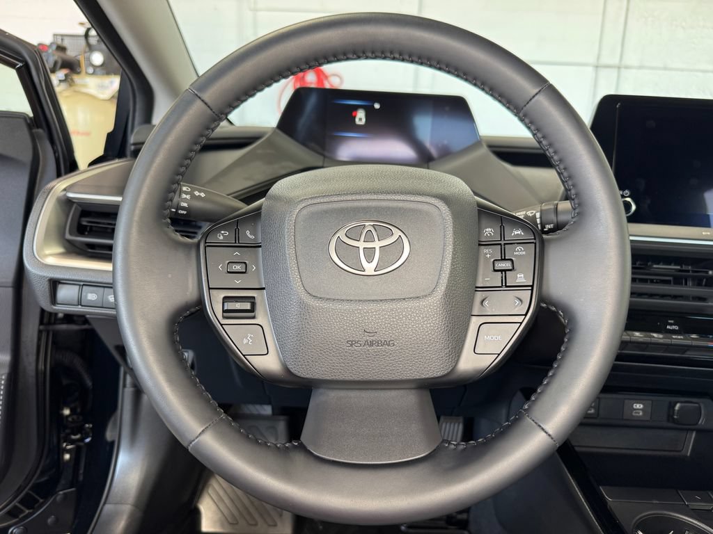 Used 2026 Toyota Prius LE AWD/4WD image 15