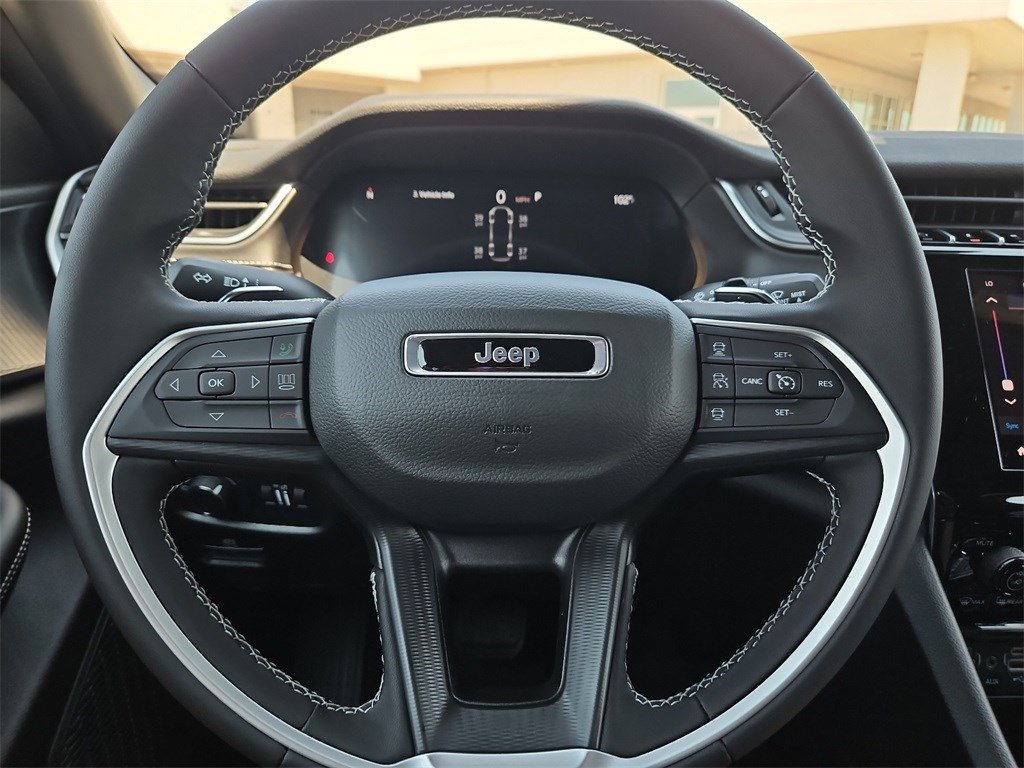 New 2025 Jeep Grand Cherokee L Laredo image 30