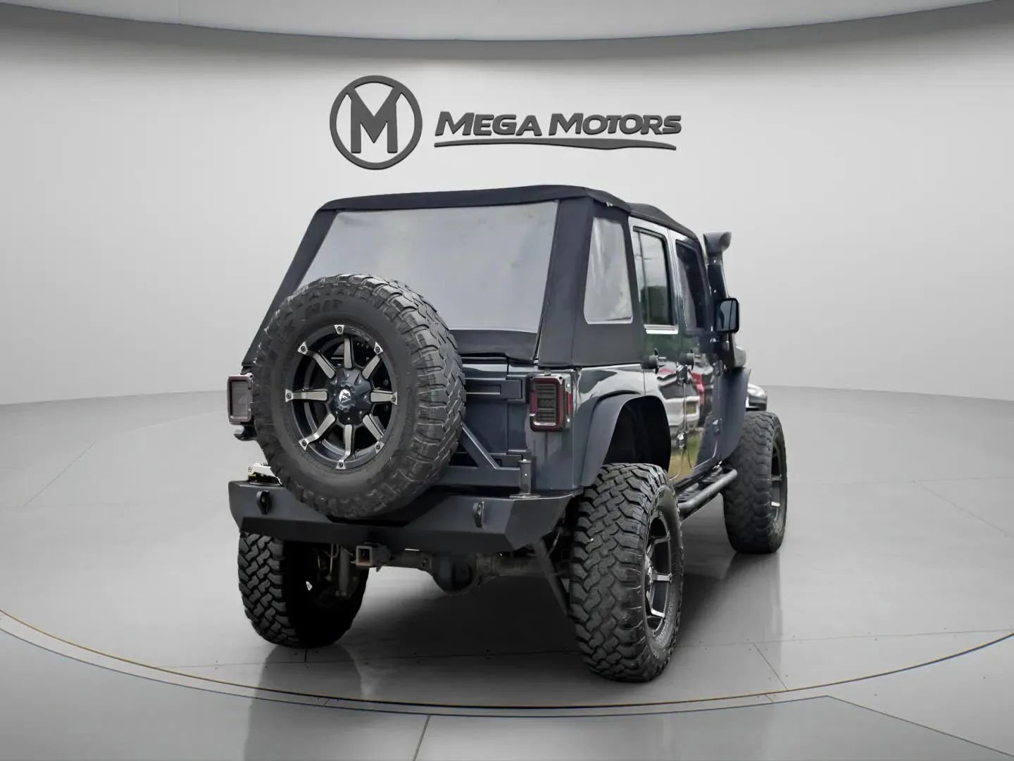 Used 2016 Jeep Wrangler Unlimited Rubicon w/ Connectivity Group image 5