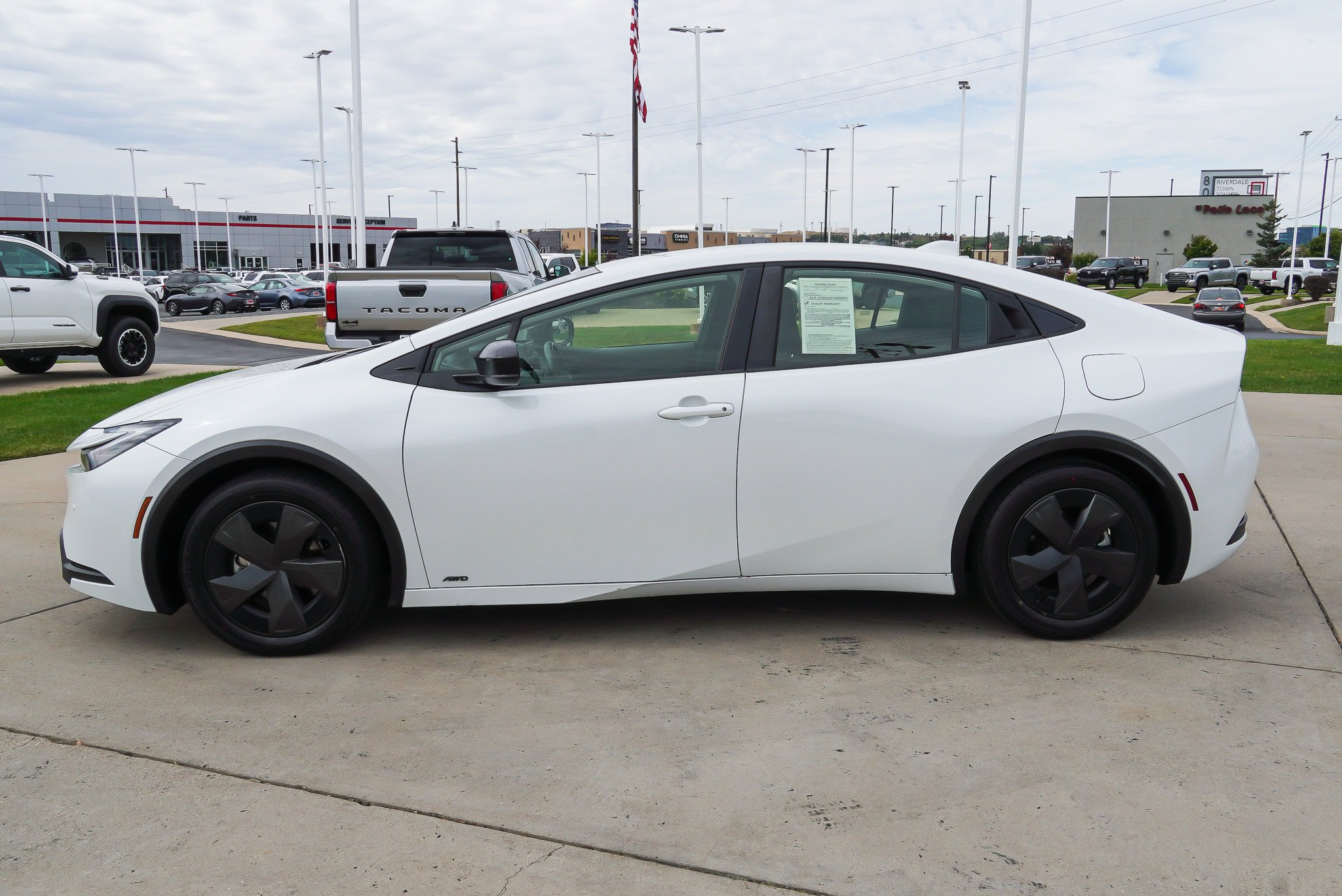 Certified 2024 Toyota Prius LE AWD/4WD image 5
