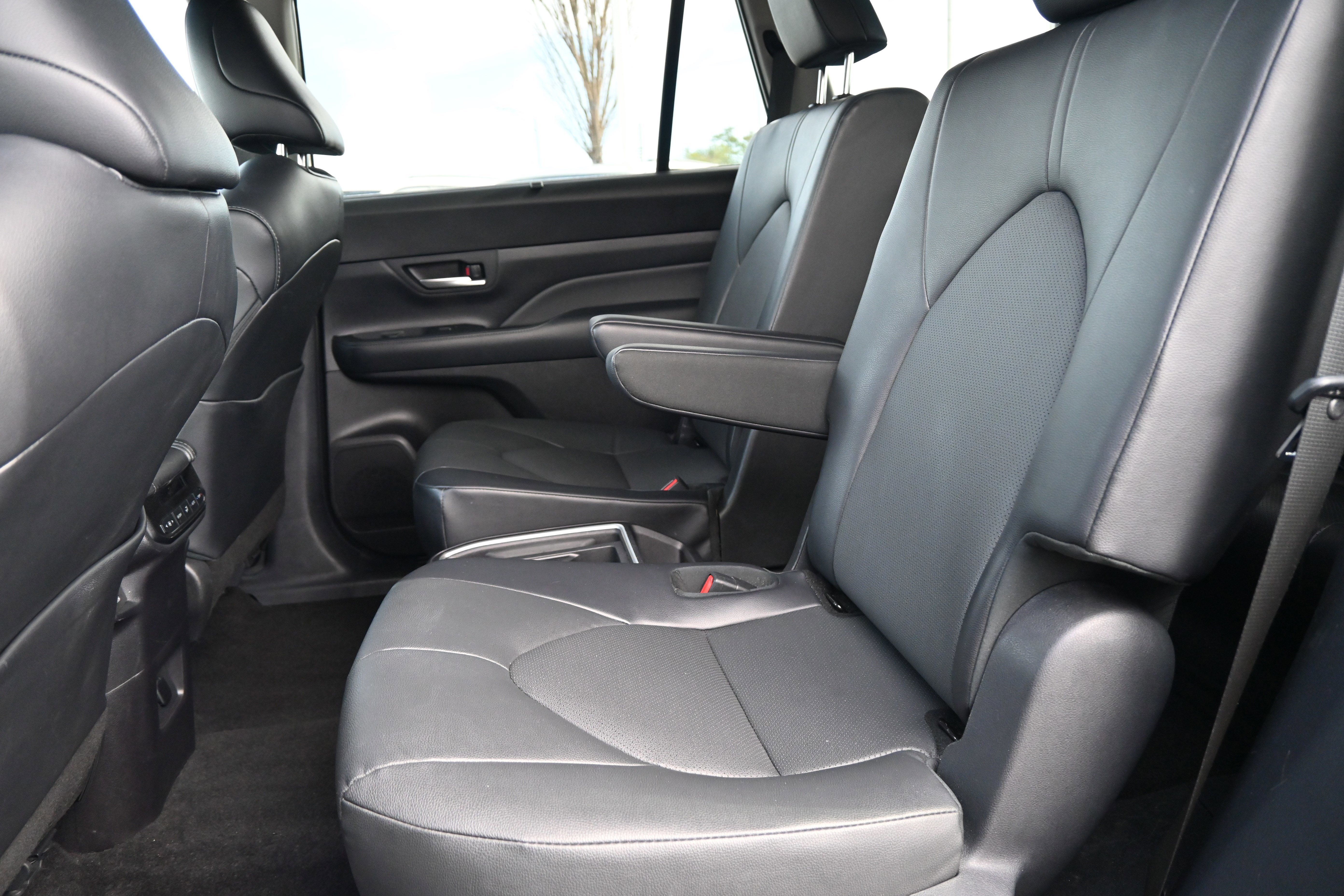 Used 2025 Toyota Grand Highlander FWD image 30