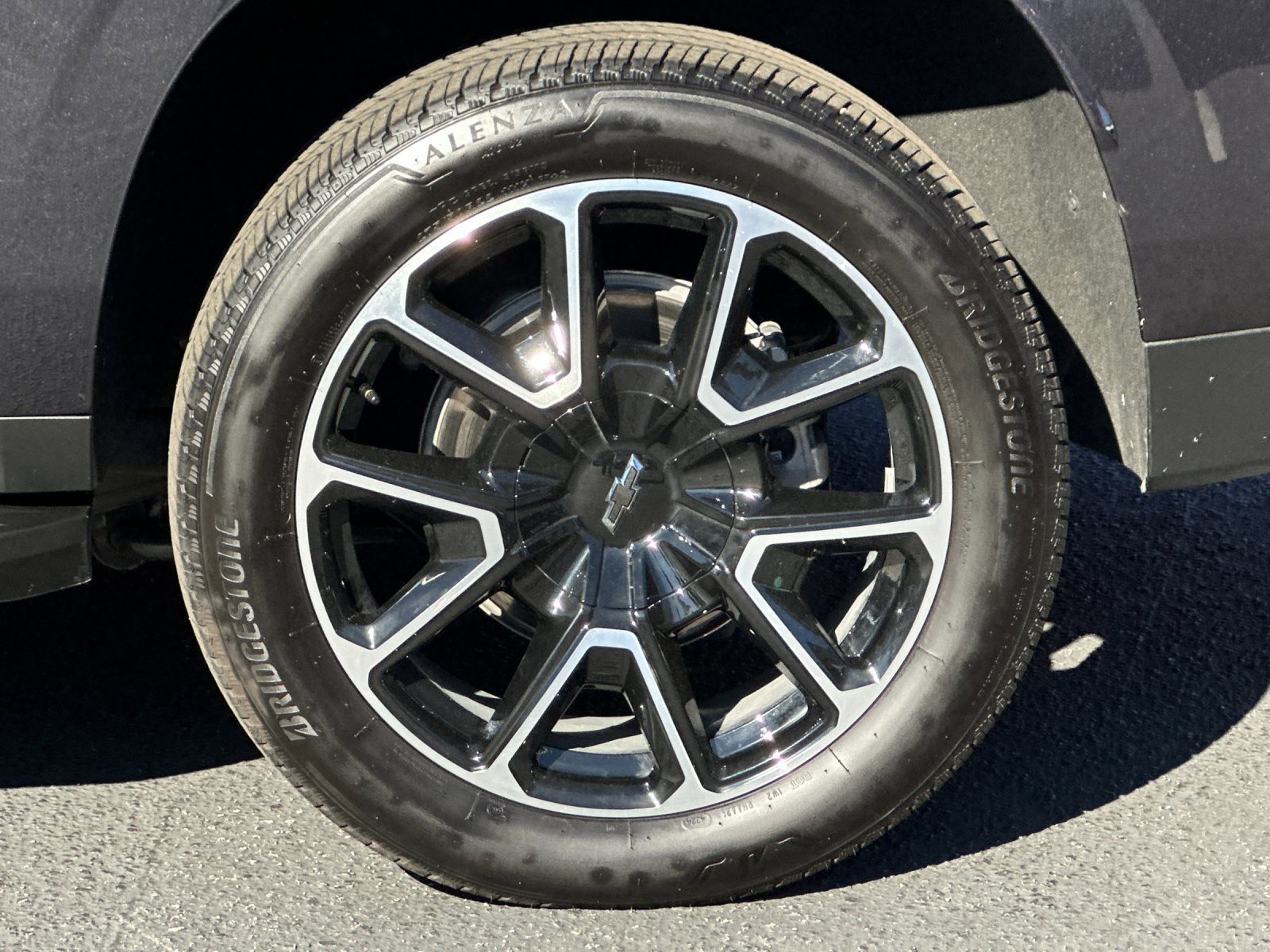 Used 2025 Chevrolet Suburban RST image 33