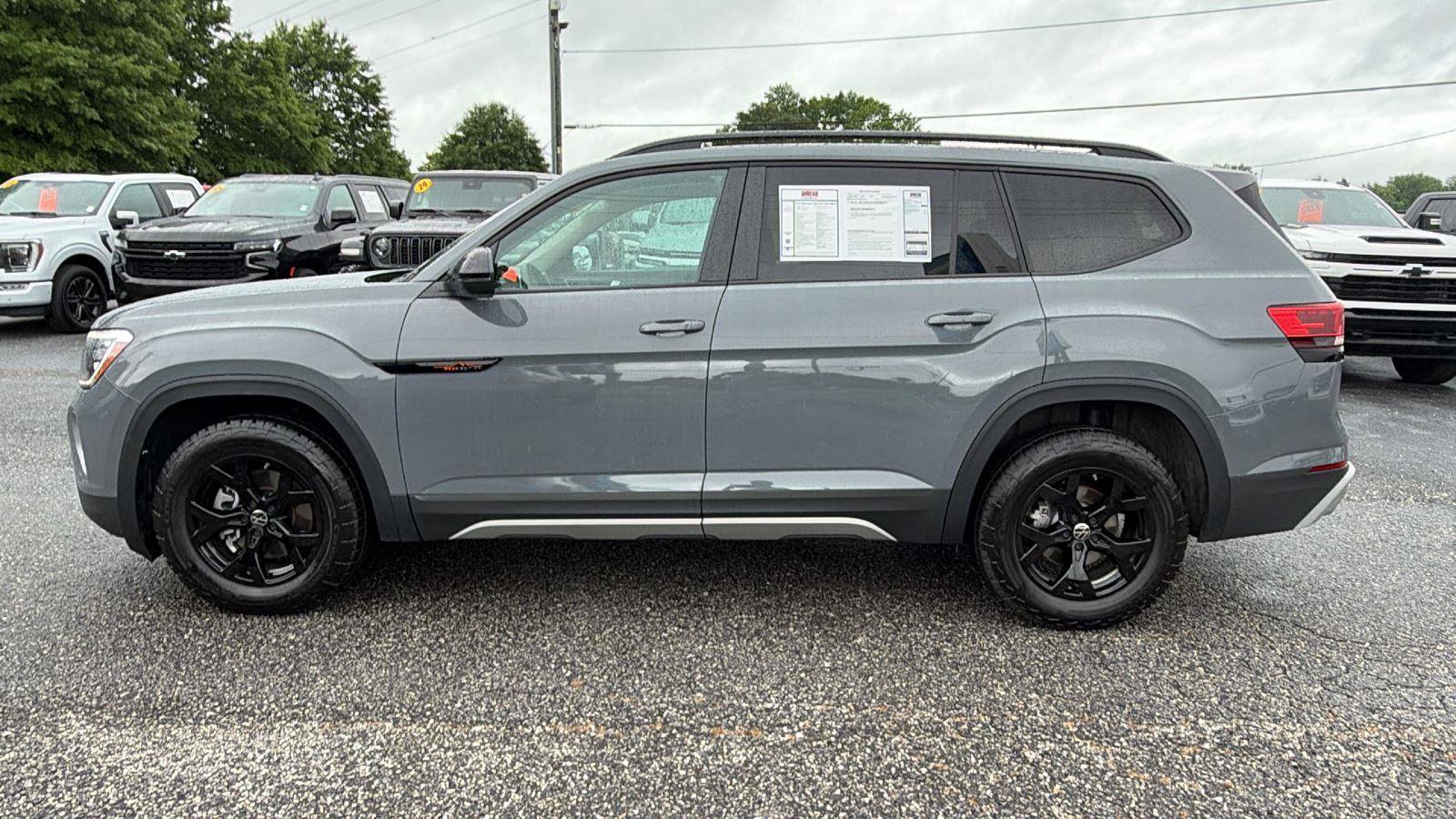 Used 2025 Volkswagen Atlas Peak Edition SE AWD/4WD image 8