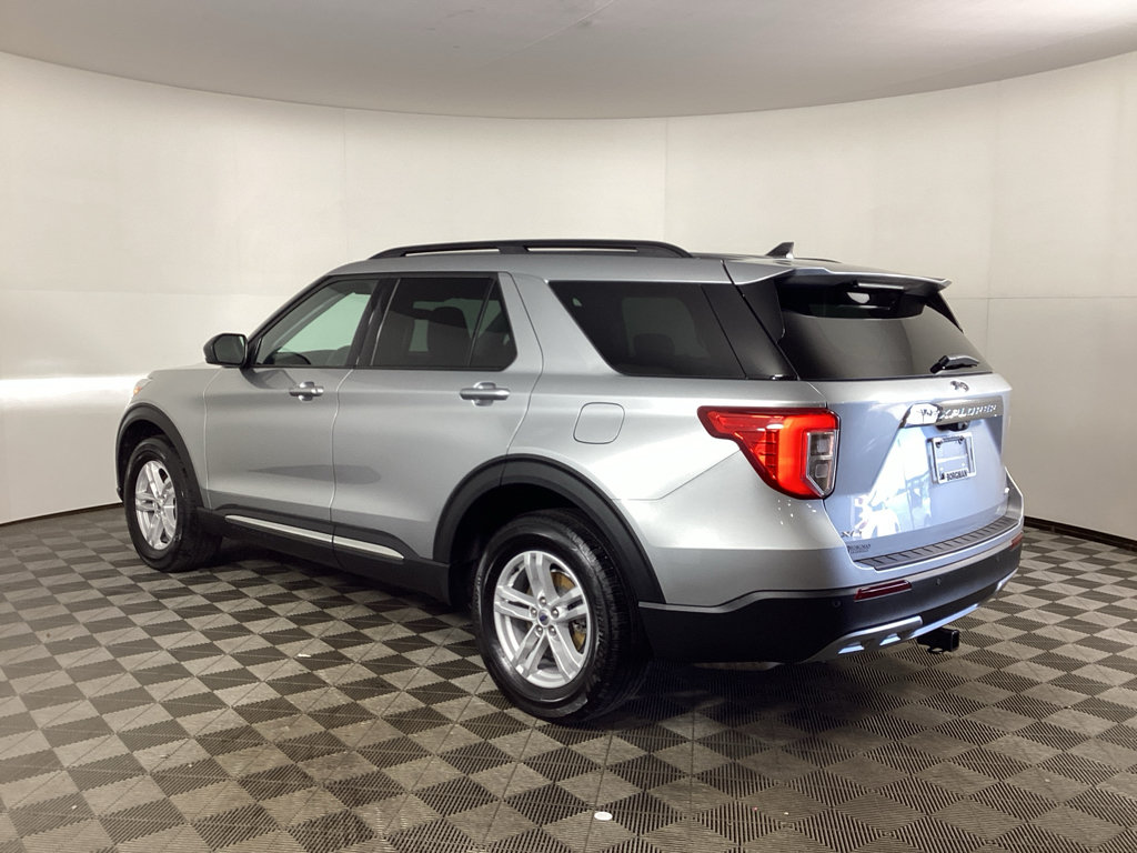 Used 2023 Ford Explorer XLT w/ Equipment Group 202A AWD/4WD image 4