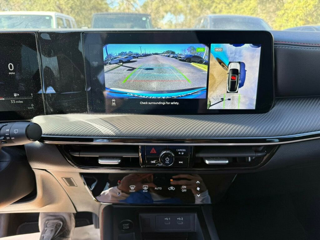 Used 2025 Nissan Kicks SR image 6