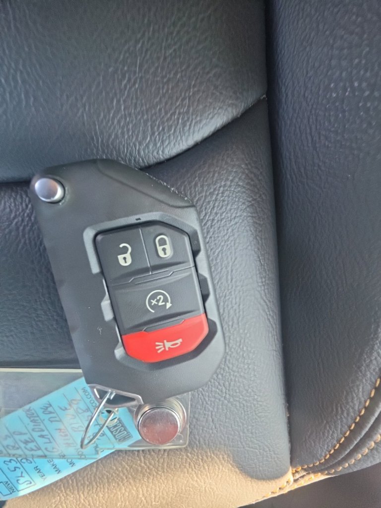 Used 2025 Jeep Gladiator Sport AWD/4WD image 32