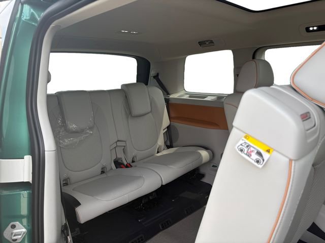 New 2025 Volkswagen ID. Buzz 1st Edition image 17