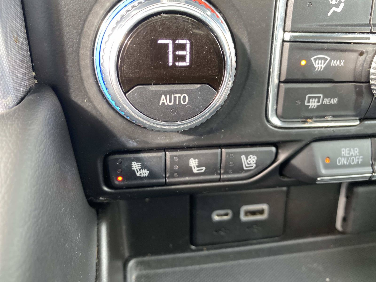Used 2022 GMC Yukon SLT w/ SLT Premium Package AWD/4WD image 18