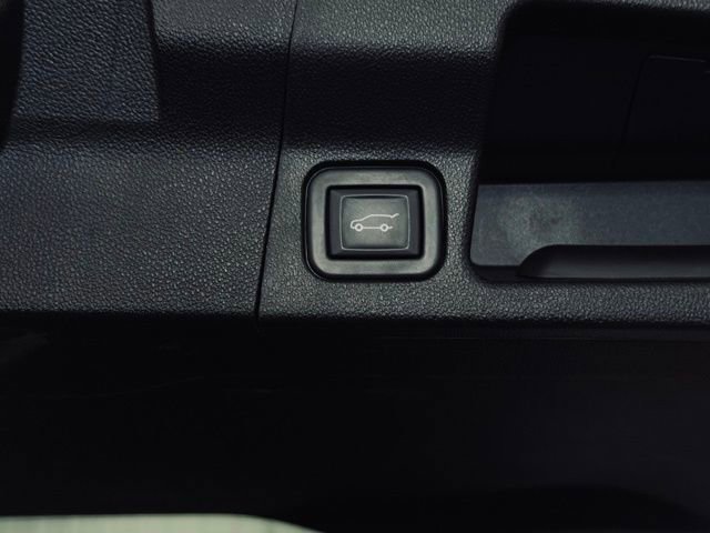 Used 2023 GMC Acadia SLE w/ Driver Convenience Package image 12