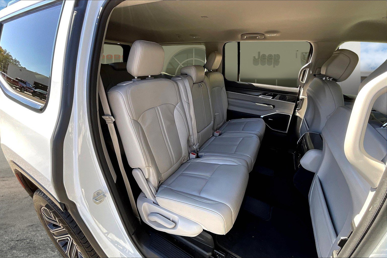 Used 2024 Jeep Wagoneer Series II w/ Flexible Seating Group image 24