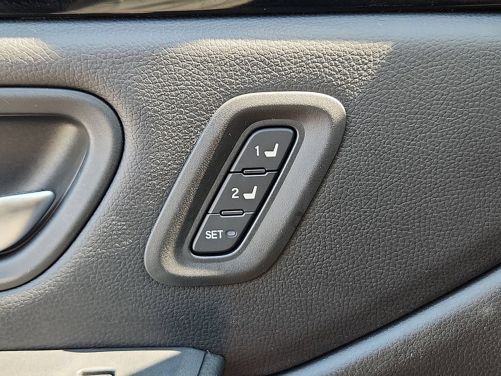 Used 2025 Honda Pilot EX-L image 18