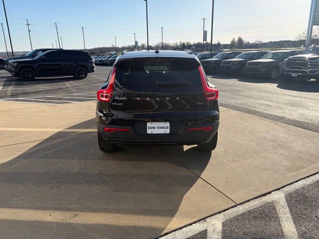 Used 2021 Volvo XC40 T4 R-Design w/ Climate Package image 5