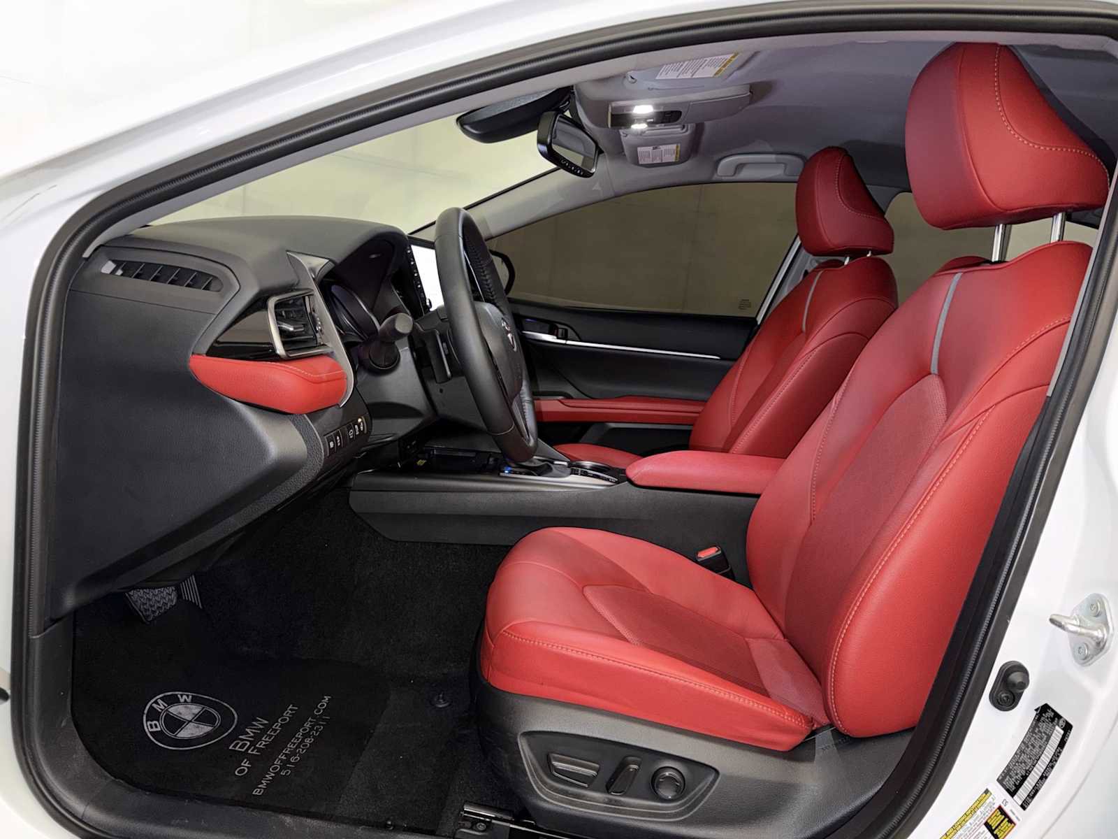 Used 2023 Toyota Camry XSE image 9