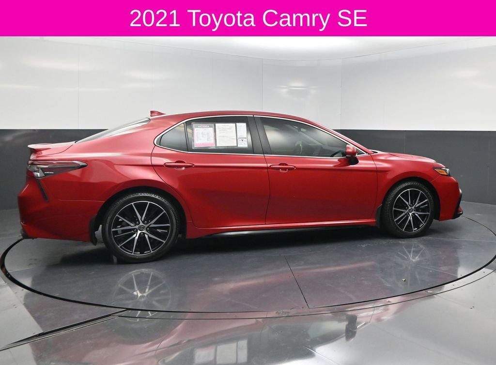 Used 2021 Toyota Camry SE image 4