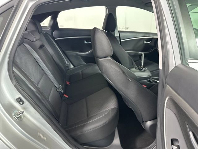 Used 2017 Hyundai Elantra GT image 25