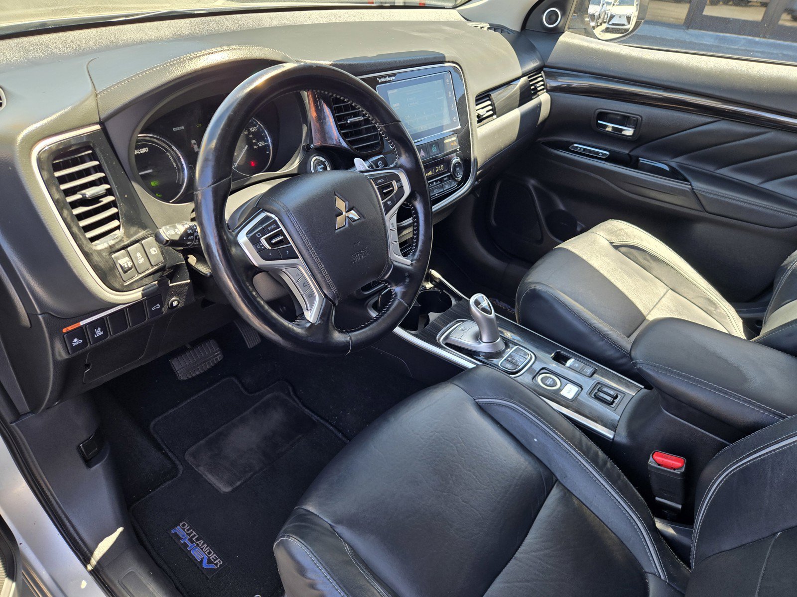 Used 2018 Mitsubishi Outlander 4WD Plug-In Hybrid image 10