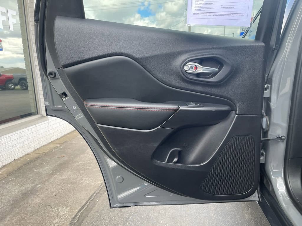 Used 2022 Jeep Cherokee Trailhawk w/ Trailer Tow Group image 15