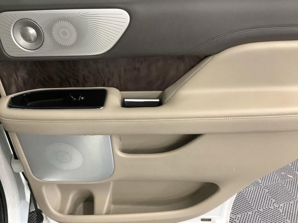 Used 2022 Lincoln Navigator Reserve image 32