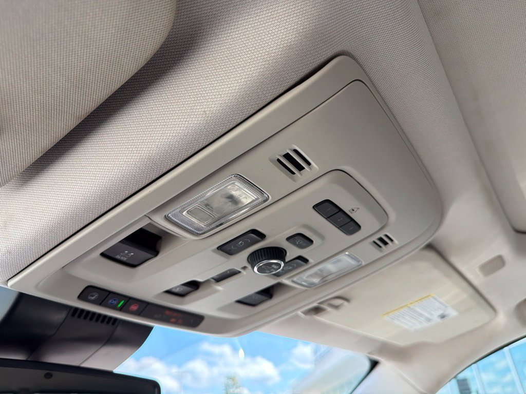 Used 2024 GMC Yukon Denali RWD image 25