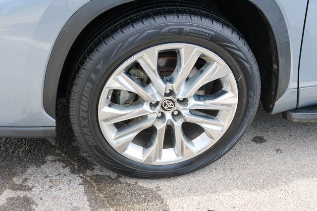 Used 2021 Toyota Highlander Limited image 7