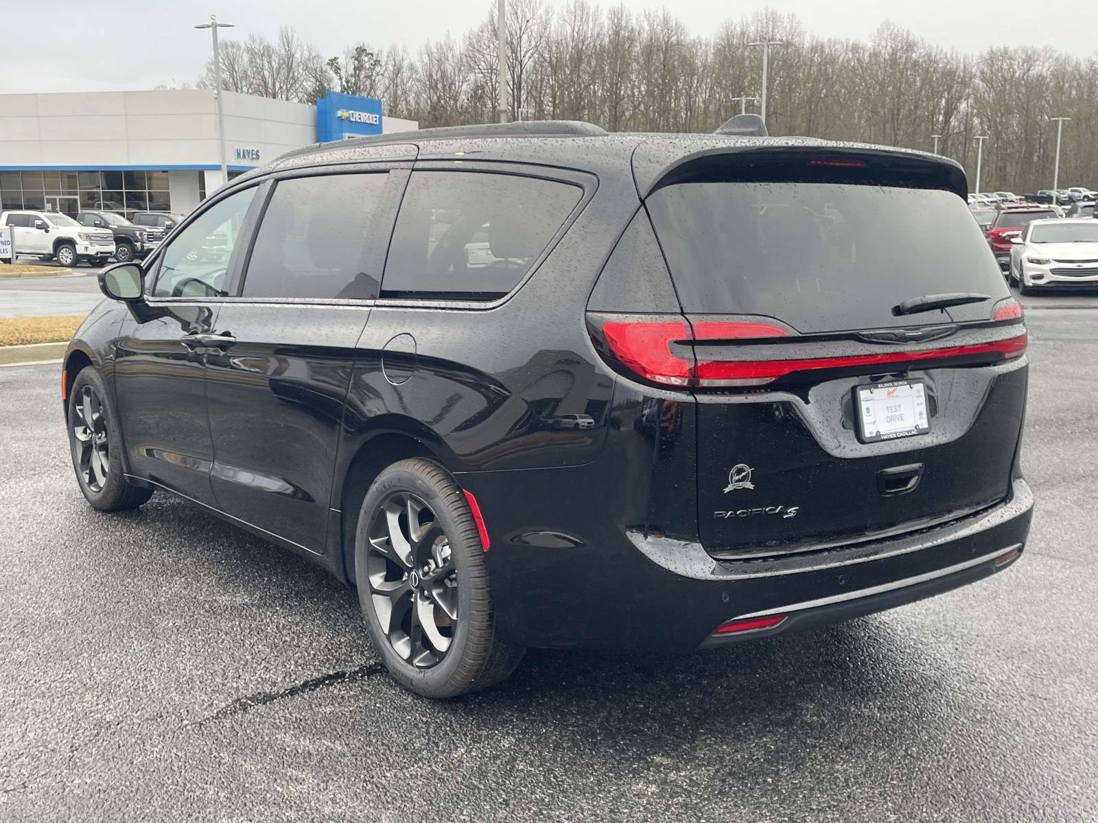 New 2026 Chrysler Pacifica Select w/ S Appearance Package FWD image 3