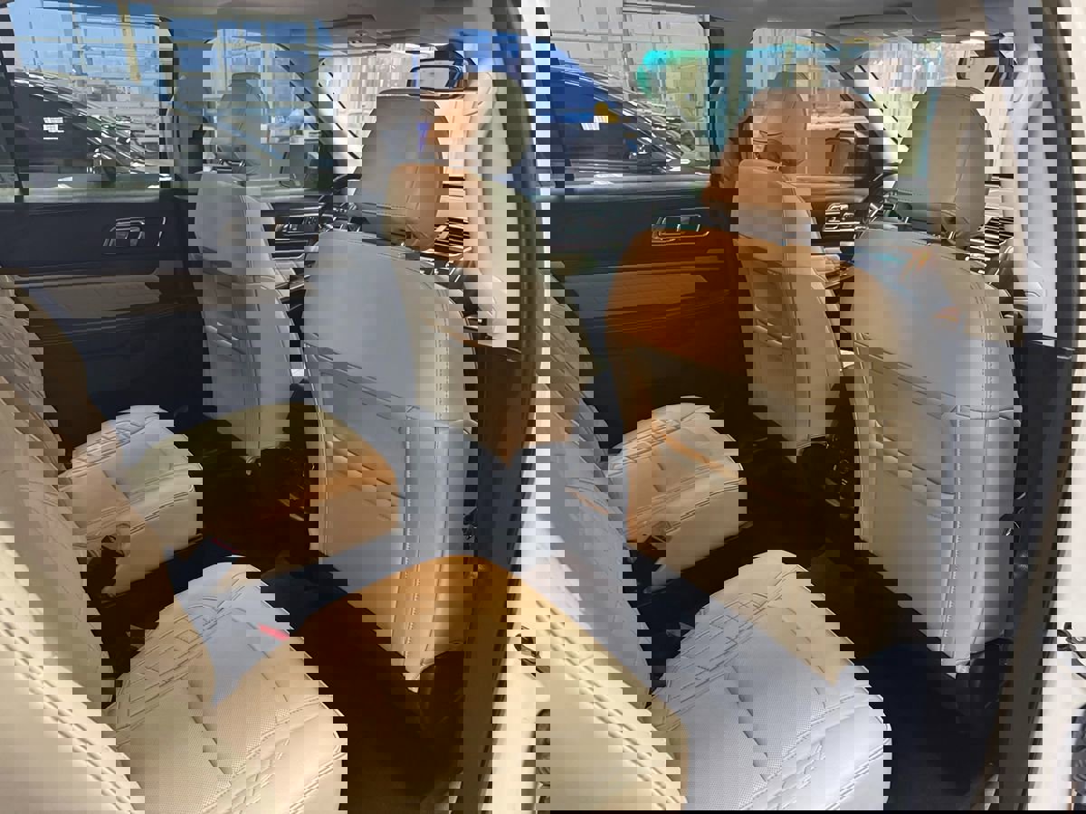 Used 2016 Ford Explorer Platinum image 46