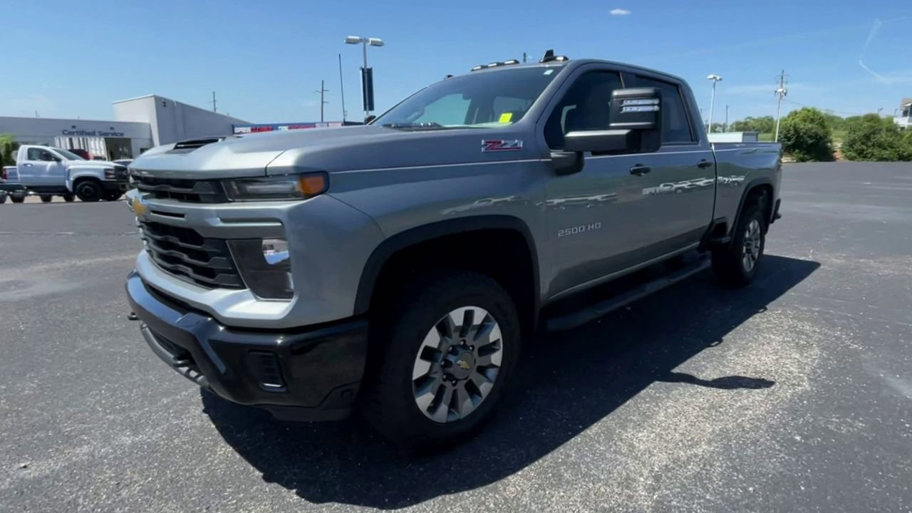 Used 2024 Chevrolet Silverado 2500 Custom w/ Custom Value Package image 4