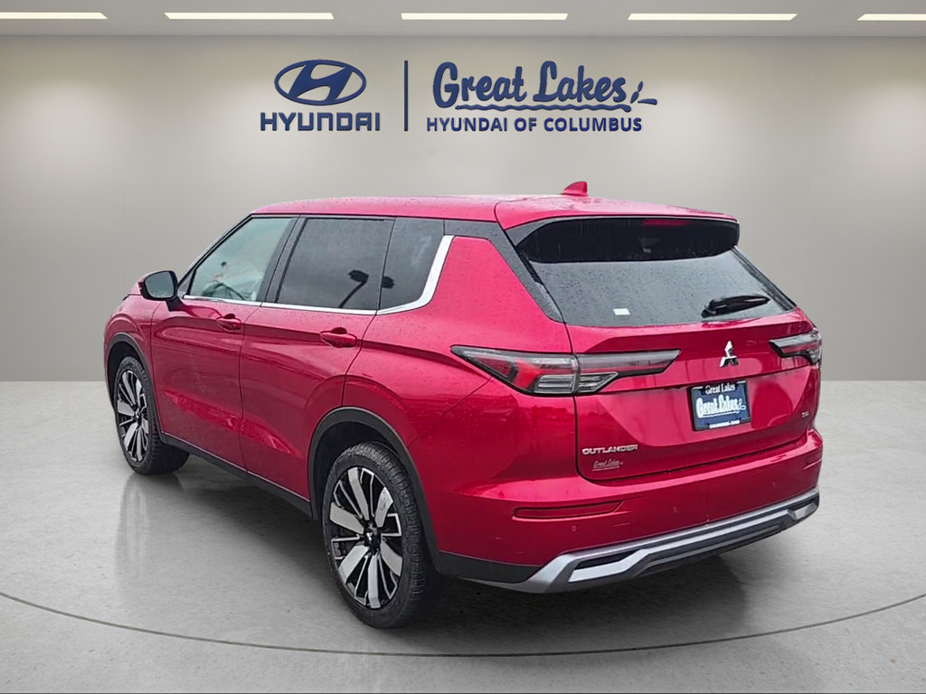 Used 2025 Mitsubishi Outlander SE FWD image 3