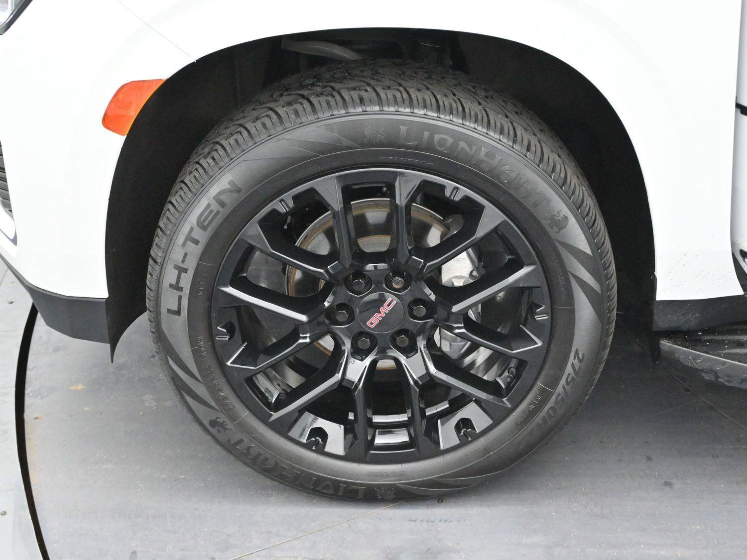 Used 2023 GMC Yukon SLT w/ SLT Premium Package image 33