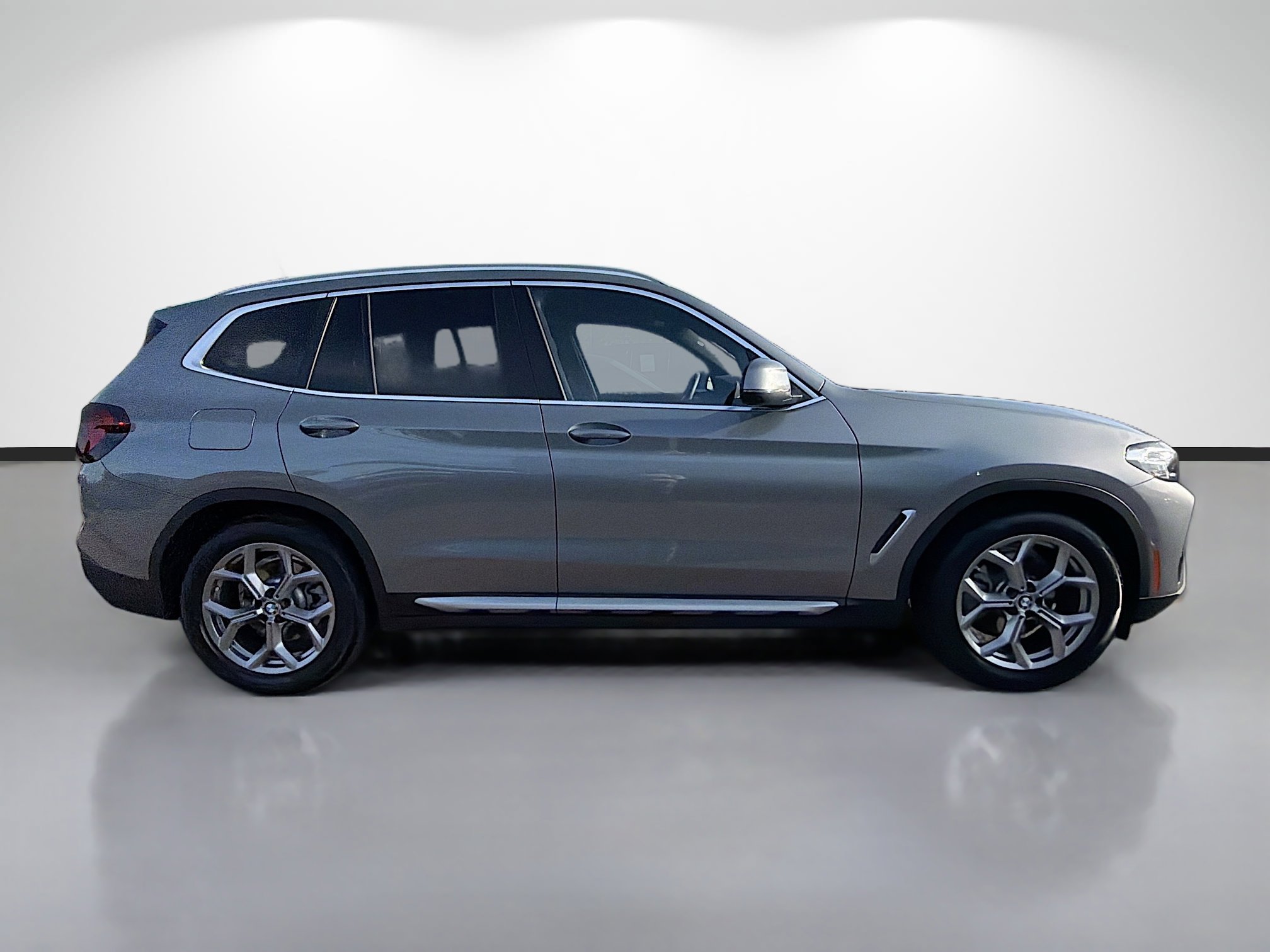 Used 2024 BMW X3 sDrive30i w/ Convenience Package w/ZPA RWD image 2