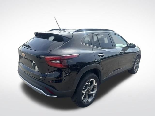 Used 2025 Chevrolet Trax LT FWD image 5