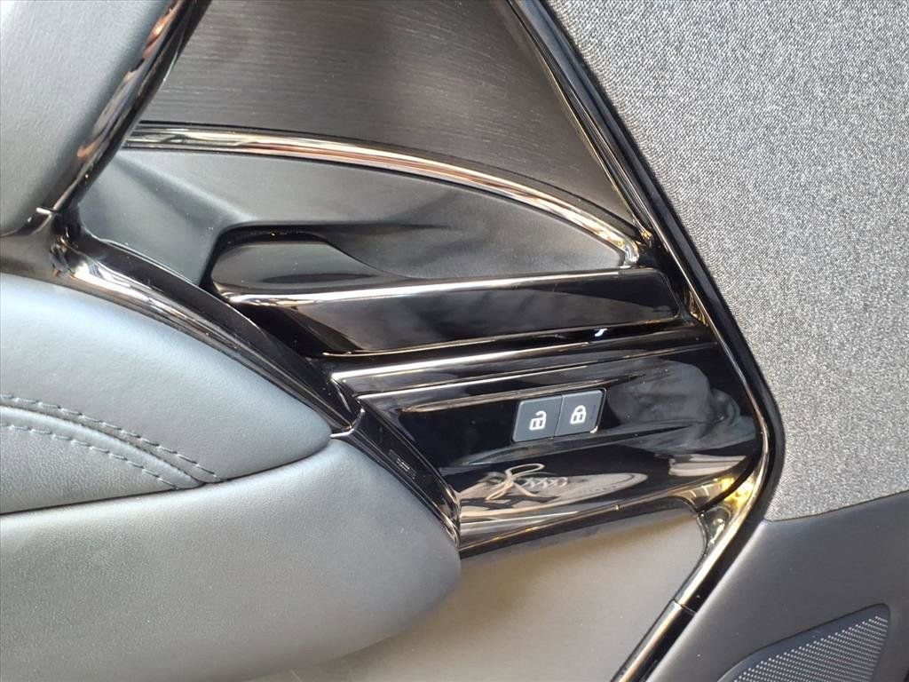 Used 2025 Land Rover Range Rover Sport Autobiography image 25