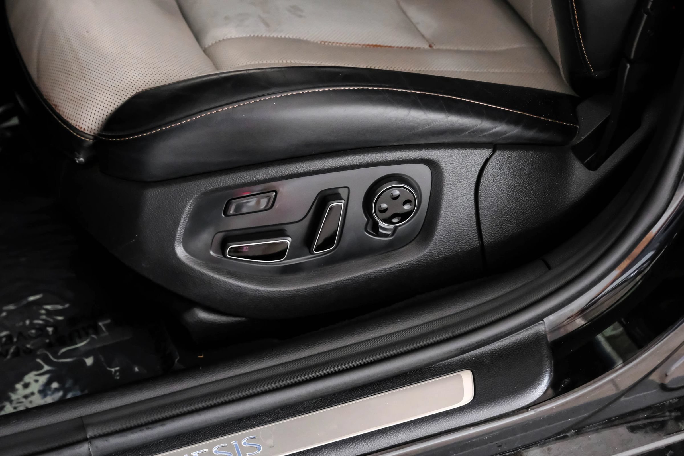 Used 2019 Genesis G80 3.3T Sport RWD image 31