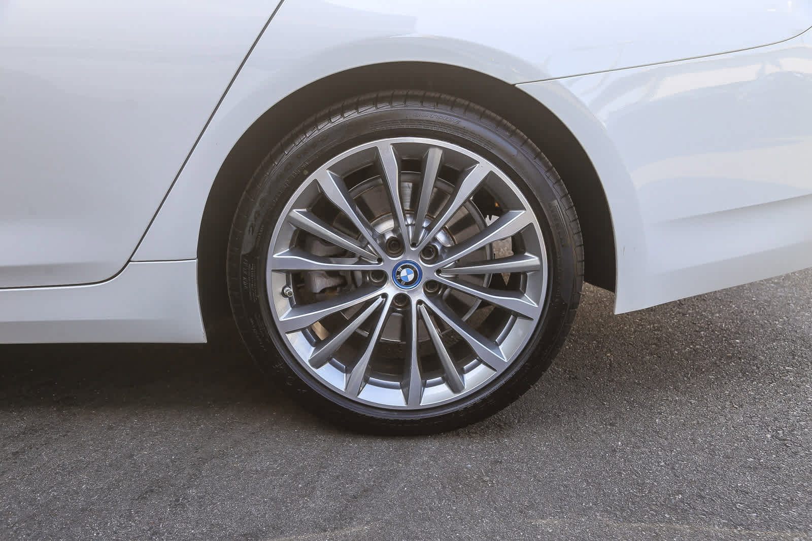 Used 2023 BMW 530e w/ Convenience Package image 8