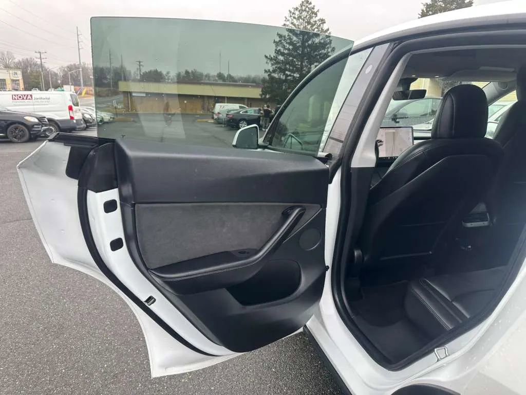 Used 2021 Tesla Model Y Long Range image 37