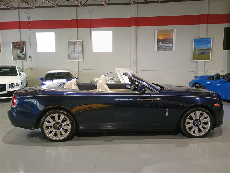 Used 2016 Rolls-Royce Dawn RWD image 2