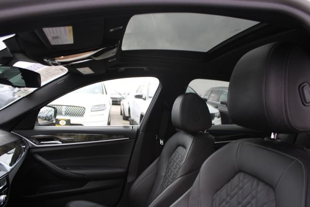 Used 2021 BMW 530e w/ Parking Assistance Package RWD image 30