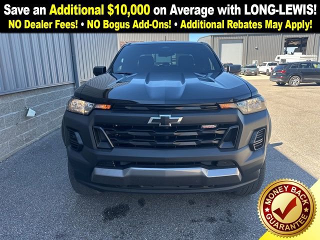 Used 2024 Chevrolet Colorado Trail Boss w/ LPO, Dark Essentials Package image 2
