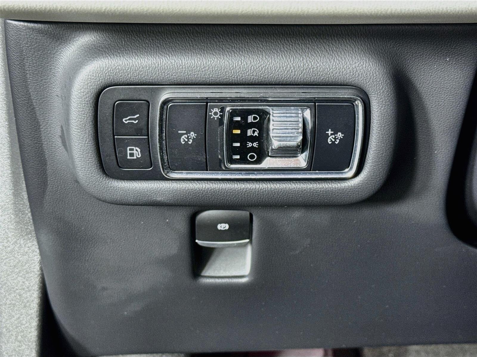 Used 2024 Lincoln Nautilus Reserve AWD/4WD image 11