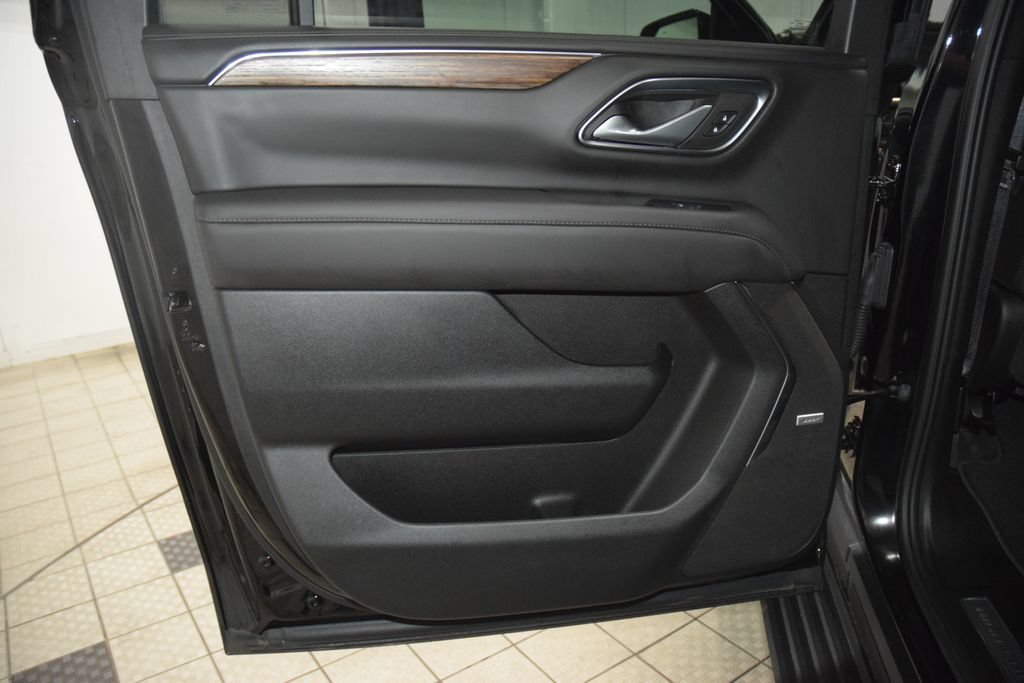 Used 2024 Chevrolet Suburban High Country w/ Max Trailering Package AWD/4WD image 45