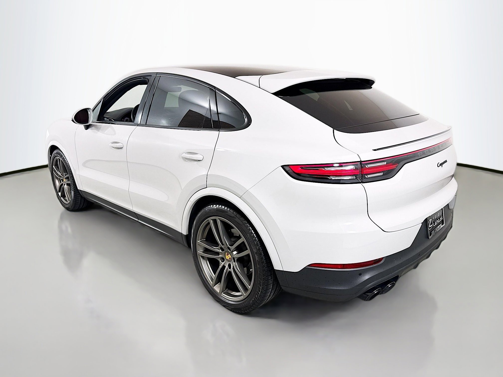 Used 2023 Porsche Cayenne Platinum Edition image 5