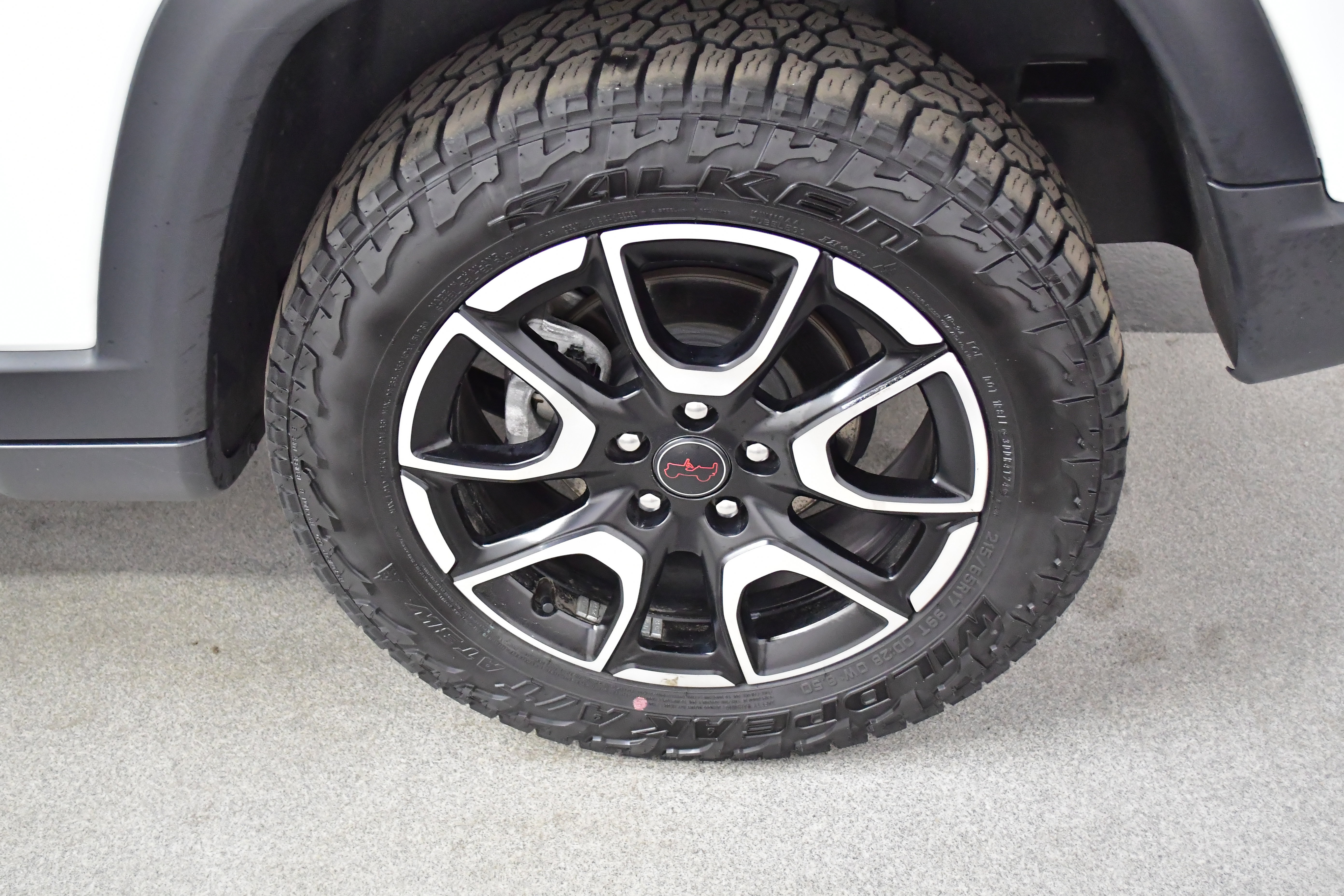 Used 2025 Jeep Compass Trailhawk AWD/4WD image 30