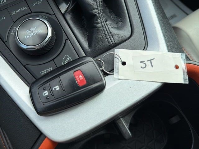 Used 2022 Toyota RAV4 Adventure AWD/4WD image 30