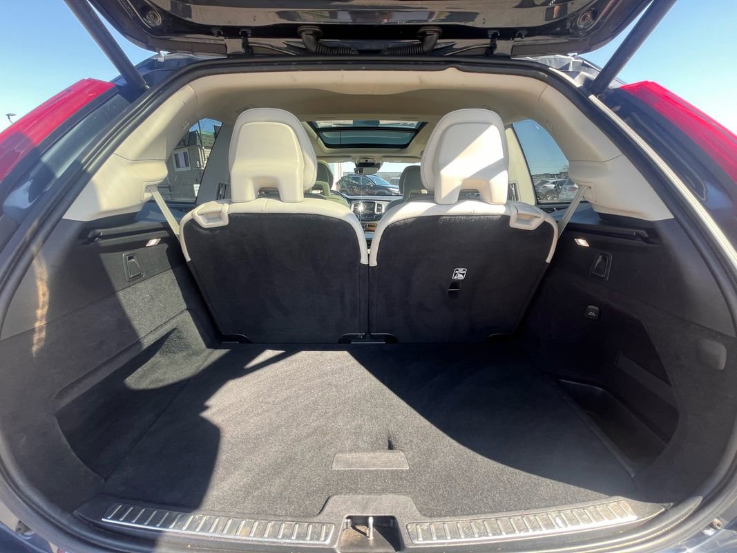 Used 2022 Volvo XC90 T6 Momentum AWD/4WD image 25