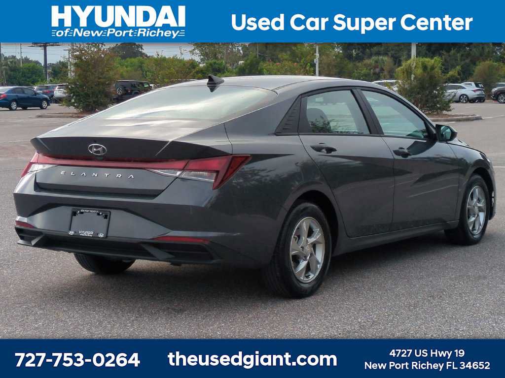 Certified 2023 Hyundai Elantra SE FWD image 5
