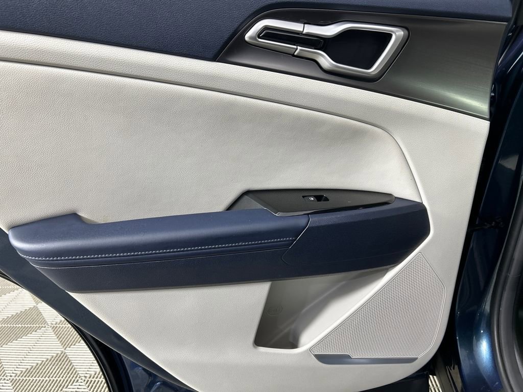 Used 2023 Kia Sportage EX image 16