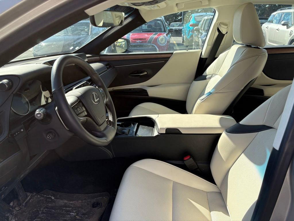 Used 2023 Lexus ES 250 w/ Premium Package image 2